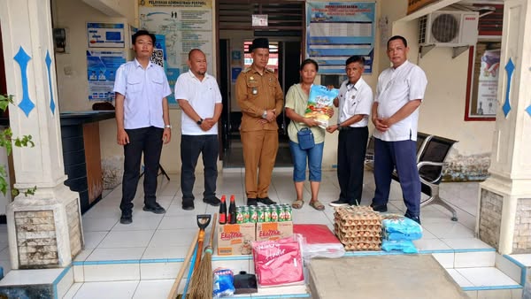 Berita: PENYERAHAN BANTUAN - Dinas Sosial Kabupaten Deli Serdang